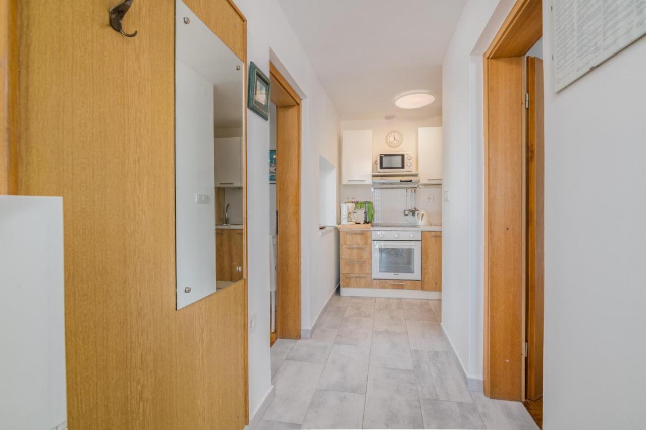 Apartma Nada *